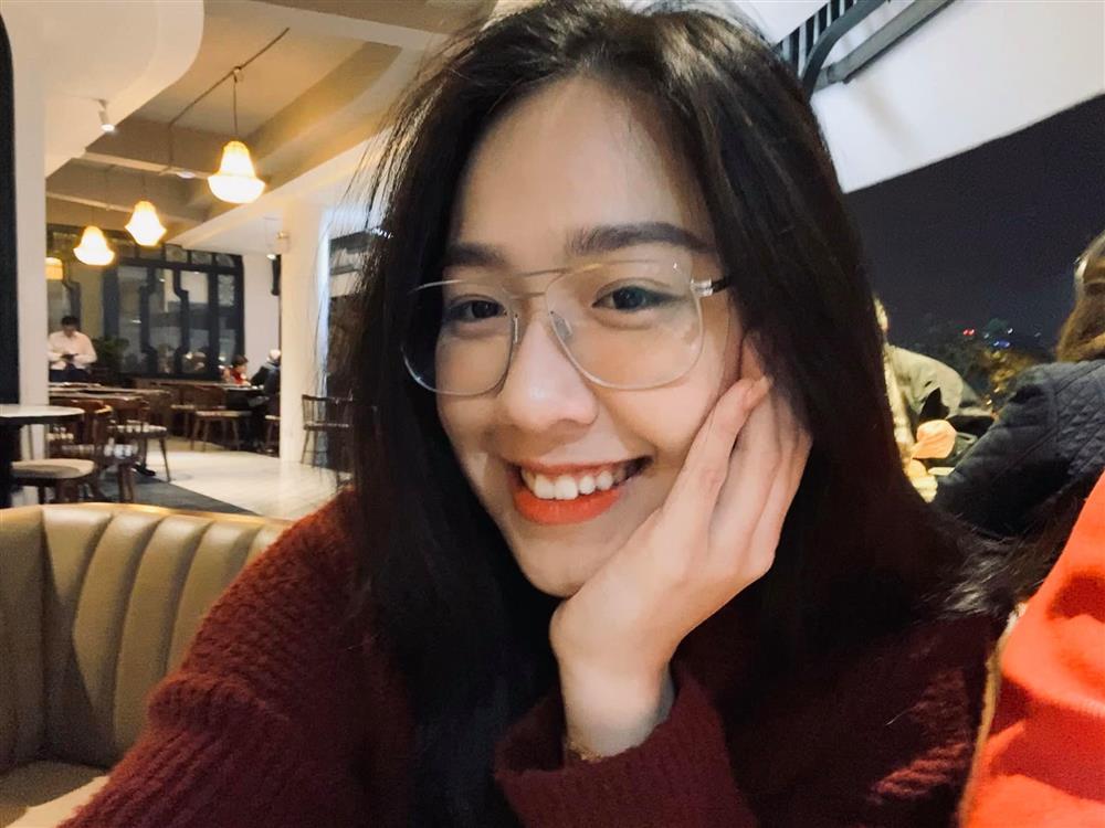 Vẻ gợi cảm của nàng BTV được CEO hơn 16 tuổi cầu hôn trên máy bay-7