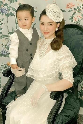 Hòa Minzy phản ứng mạnh khi quý tử được tung hô thần đồng-4