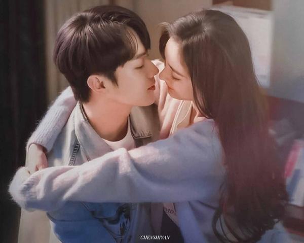 Dương Mịch - Hứa Khải ôm ấp, ngực mỹ nữ chạm người nhà trai quá nóng-2