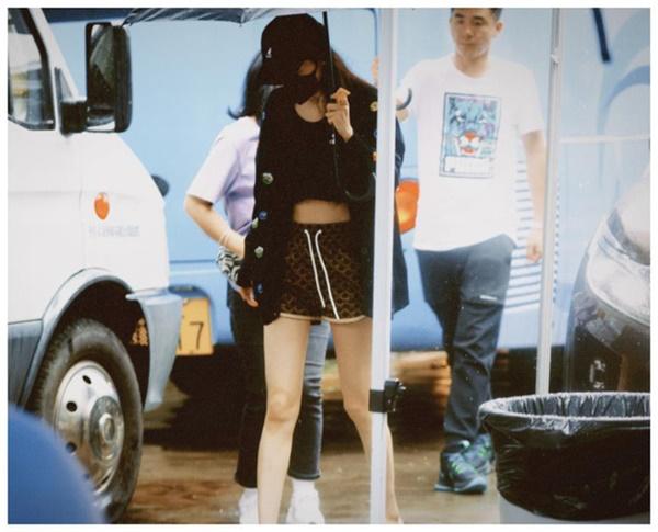 Dương Mịch - Hứa Khải ôm ấp, ngực mỹ nữ chạm người nhà trai quá nóng-4