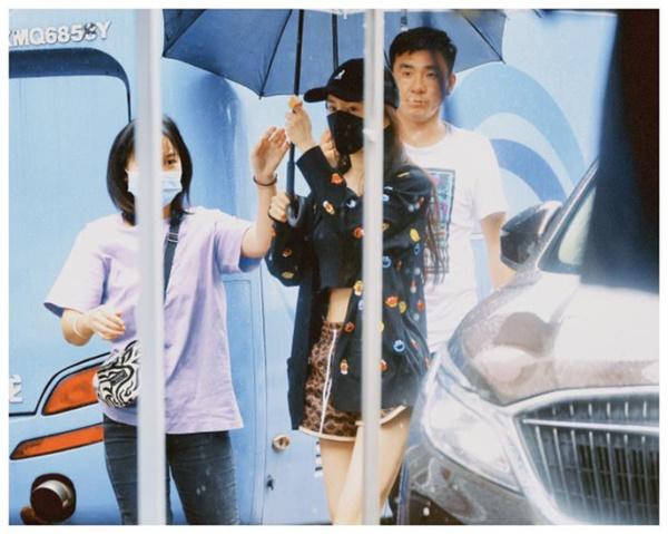 Dương Mịch - Hứa Khải ôm ấp, ngực mỹ nữ chạm người nhà trai quá nóng-6