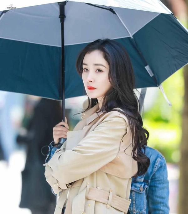 Dương Mịch - Hứa Khải ôm ấp, ngực mỹ nữ chạm người nhà trai quá nóng-8