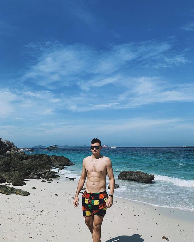 Đặng Văn Lâm gia nhập đại hội khoe múi sầu riêng, xa mặt không cách lòng-2