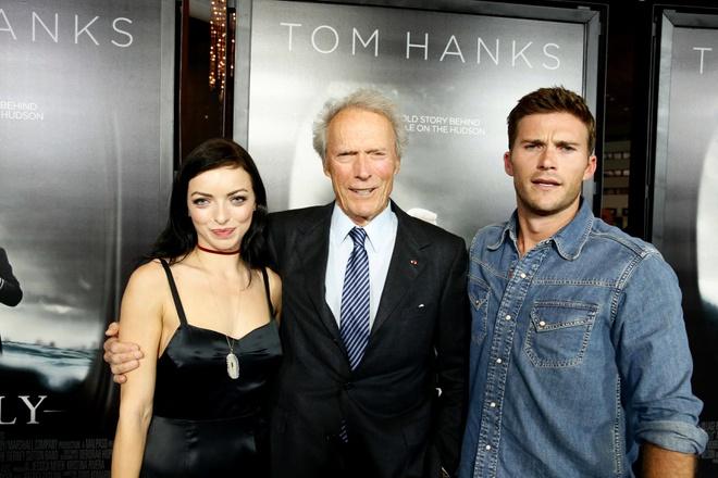 Clint Eastwood là tài tử huyền thoại của Hollywood. Ông từng có nhiều vai diễn và phim để đời, 4 lần giành giải Oscar. Hiện, con trai ông là Scott Eastwood tiếp nối di sản của cha. Anh từng xuất hiện trong 