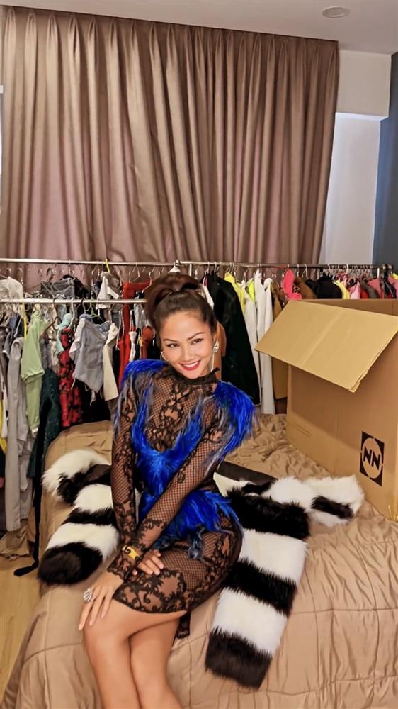 Hé lộ váy chưa diện ở Miss Universe 2018, HHen Niê bị chê như kiều nữ phòng trà-7