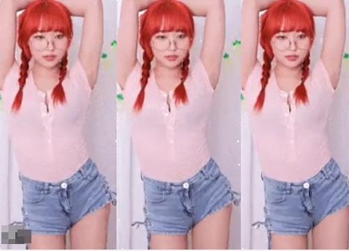 Streamer vạch áo khoe ngực trên sóng livestream-1