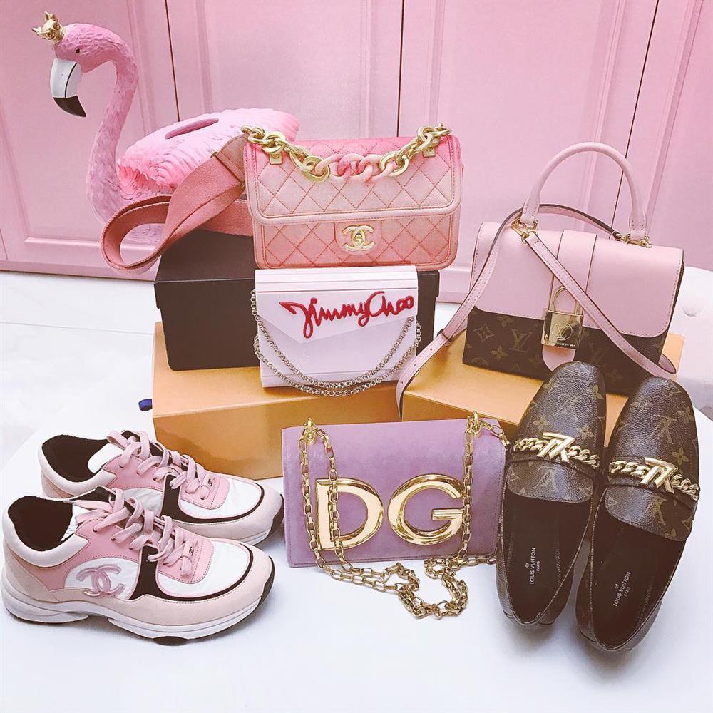 Ngọc Trinh - Lily Chen đụng từ siêu xe đến túi Hermès, còn bị nghi chung bồ-20