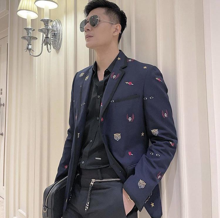 Mỹ nam Vbiz lên đồ ở nhà mùa dịch: Người lịch lãm - kẻ yểu điệu-4