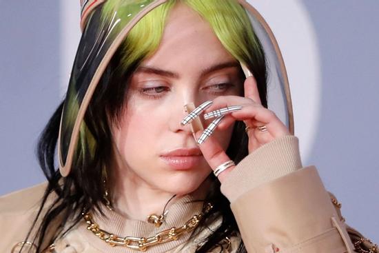 Billie Eilish xin lỗi vì xúc phạm người châu Á