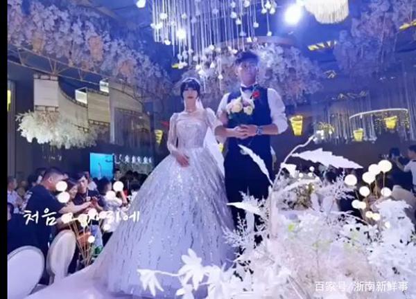 Anh em sinh ba kết hôn cùng một ngày khiến dân mạng trầm trồ-3