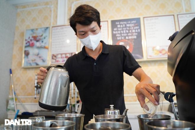 Hàng loạt quán cà phê mở cửa trở lại sau khi TP Hà Nội nới lỏng lệnh cấm-4