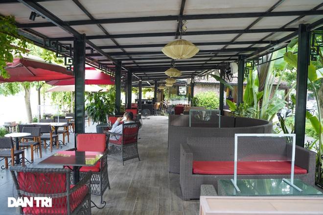 Hàng loạt quán cà phê mở cửa trở lại sau khi TP Hà Nội nới lỏng lệnh cấm-11
