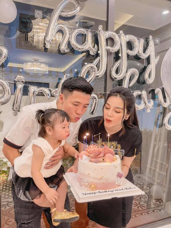 Trung vệ Bùi Tiến Dũng tiết lộ giới tính em bé thứ hai-3