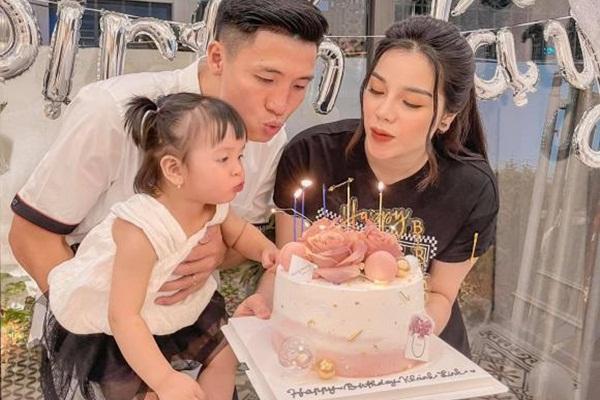 Khánh Linh cởi đồ quảng cáo mỹ phẩm tắm trắng, Tiến Dũng thả comment ủng hộ-13