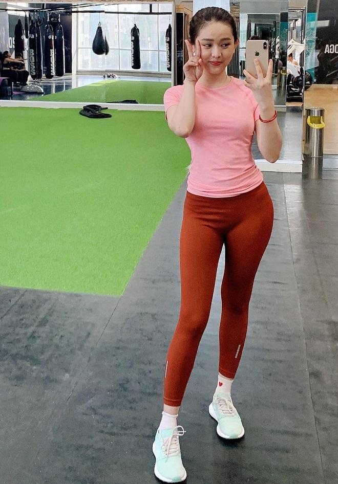 Mỹ nhân Việt lộ điểm tế nhị vì đồ gym bó sát, tưởng quyến rũ hóa phản cảm-5