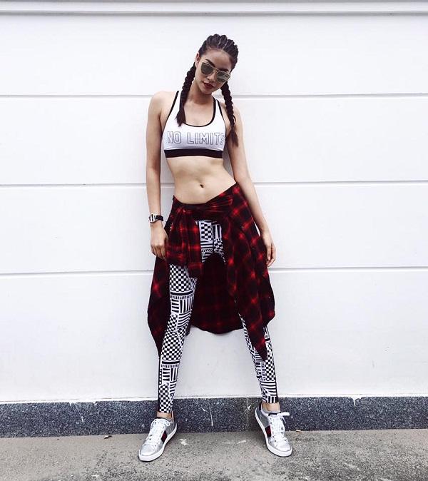 Lâm Khánh Chi U50 mặc đồ tập dạo phố, khoe vòng eo 60-7