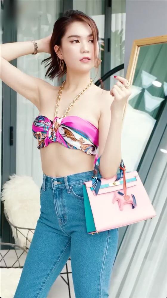 Ngọc Trinh lộ phụ tùng khi hướng dẫn cách mặc mỗi áo lót ra đường-2