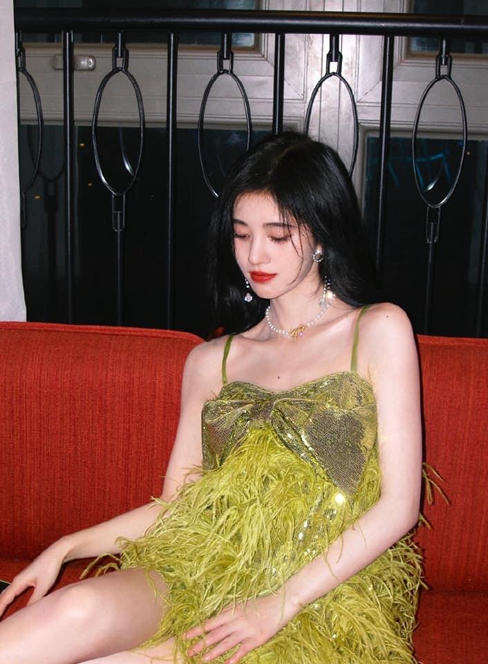 Mỹ nhân 4000 năm Cúc Tịnh Y bị tố phẫu thuật chỉnh vai-5