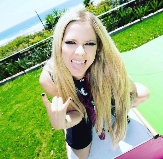 Avril Lavigne sau 20 năm, nhan sắc muốn lập kỷ lục hack tuổi thế giới?-5