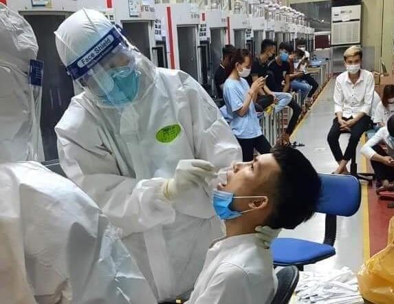 4 nhân viên y tế ở Bắc Giang dương tính SARS-CoV-2-1