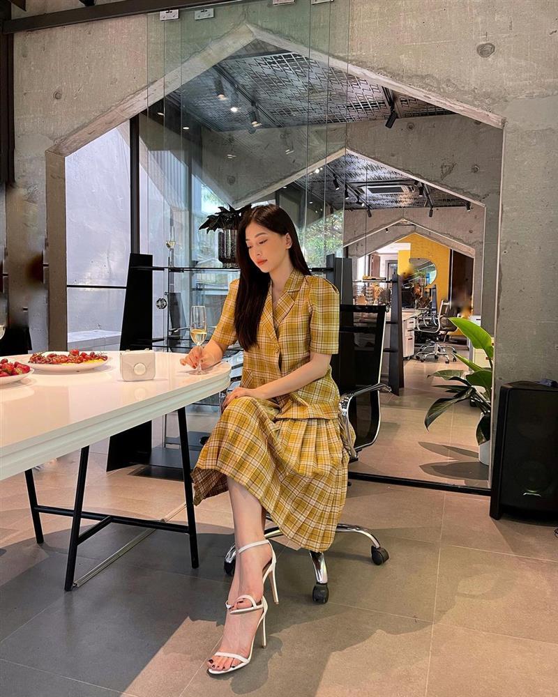 4 mỹ nhân Việt có style công sở chuẩn thanh lịch-8