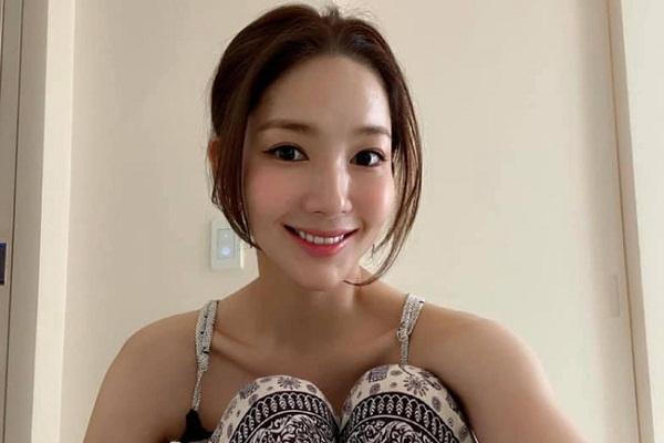 Hà Tăng, Ngọc Trinh lộ thềm ngực xương xẩu nhìn mà hoảng-8