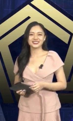 Nữ MC trẻ nhất VTV lên đồ trên gợi cảm dưới lạc quẻ khi dẫn sóng-2