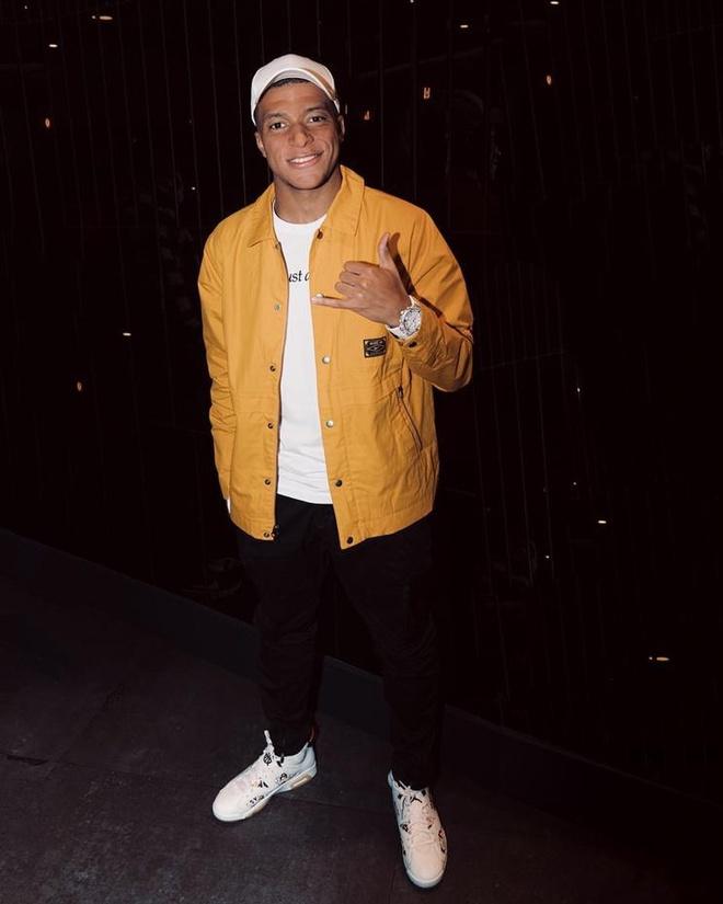 Phong cách sành điệu của cầu thủ Kylian Mbappé-7