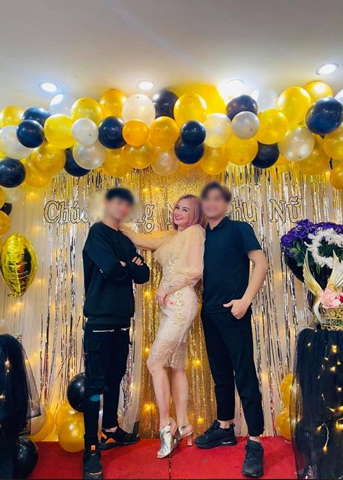 Cô Xuyến Hoàng Yến vẫn rất đẹp trước bị chồng cũ đấm chảy máu mũi-10