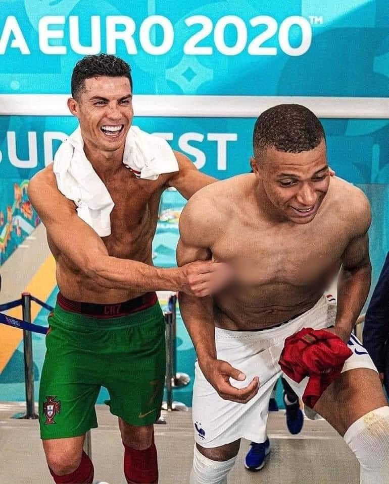 Từ fan thành đối thủ: Nóng rẫy khoảnh khắc CR7 đổi áo, check body Mbappé-6