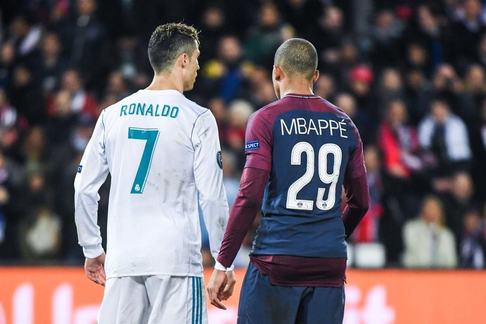 Từ fan thành đối thủ: Nóng rẫy khoảnh khắc CR7 đổi áo, check body Mbappé-9