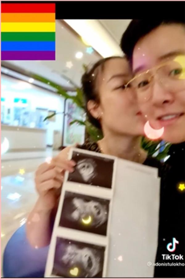 Nam thần đình đám LGBT khoe vợ hơn 21 tuổi mang song thai-1