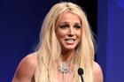 Britney Spears: 'Tôi sống như nô lệ, bị cấm sinh con'