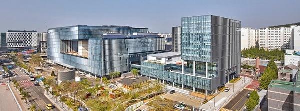 Sự thật thú vị về Hospital Playlist: Không ai là giáo sư, Shin Hyun Bin bốc giòi-3