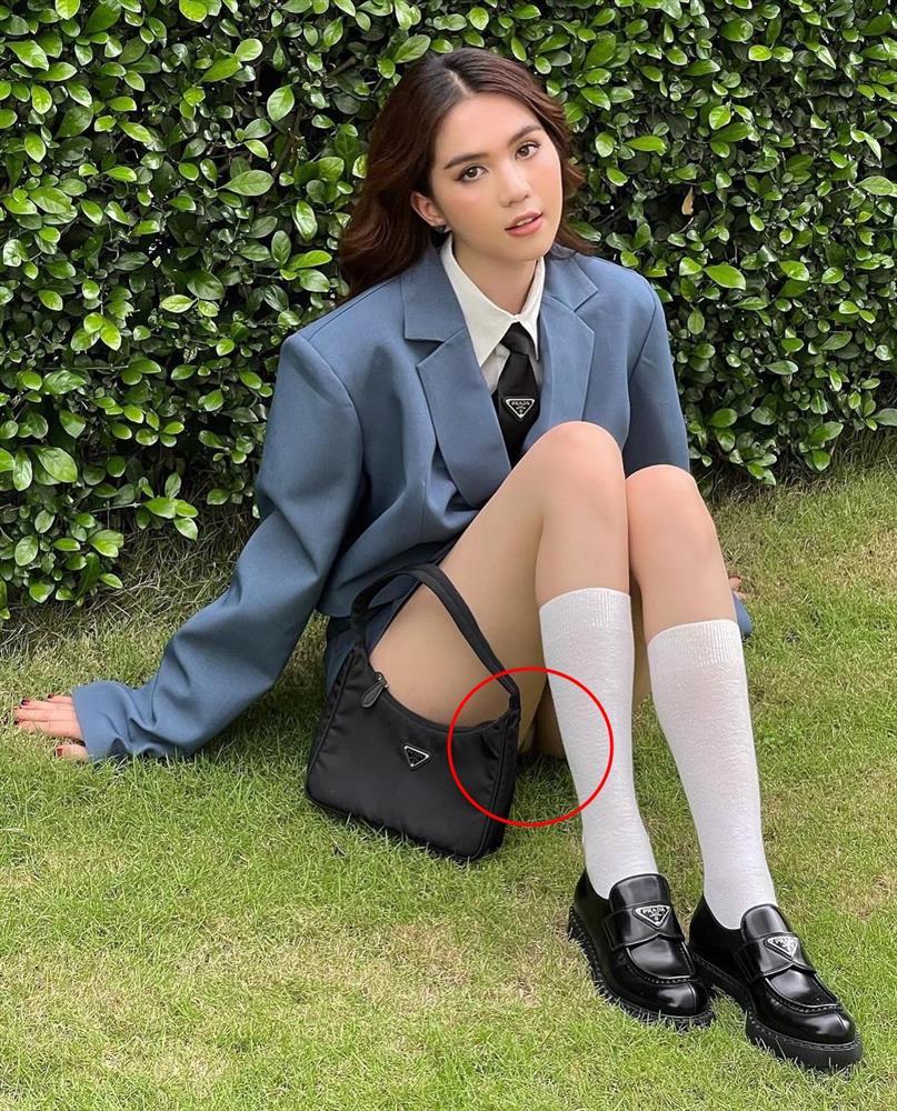 Ngọc Trinh mặc váy nữ sinh ngắn đến độ lộ hàng kém sang-5