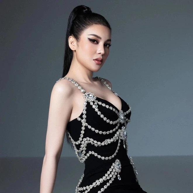 Lily Chen diện lại váy nhái Chanel từng khiến Kim Duyên lao đao-3