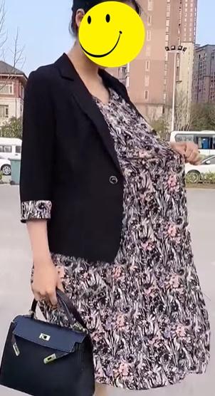 Cô gái lộ vòng 3, người đàn ông phản ứng ngỡ ngàng, ngã ngửa-4