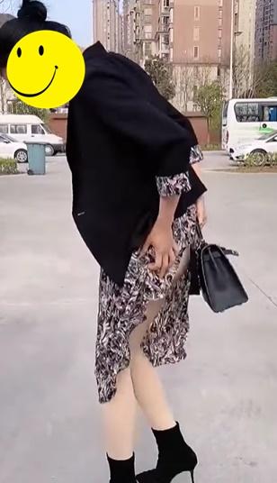 Cô gái lộ vòng 3, người đàn ông phản ứng ngỡ ngàng, ngã ngửa-5