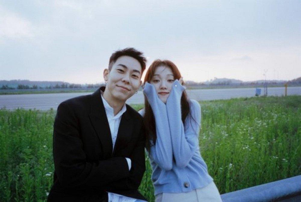 Bộ đôi Lee Sung Kyung và rapper LOCO phủ nhận chuyện hẹn hò. Thay vào đó, cả hai sẽ phát hành một ca khúc thông qua dự án âm nhạc 