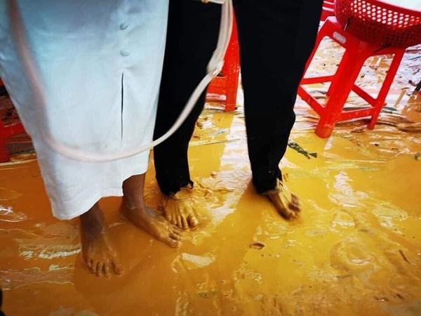 Các phiên bản đám cưới chạy mưa bất chấp khiến cô dâu chú rể nhớ một đời-2