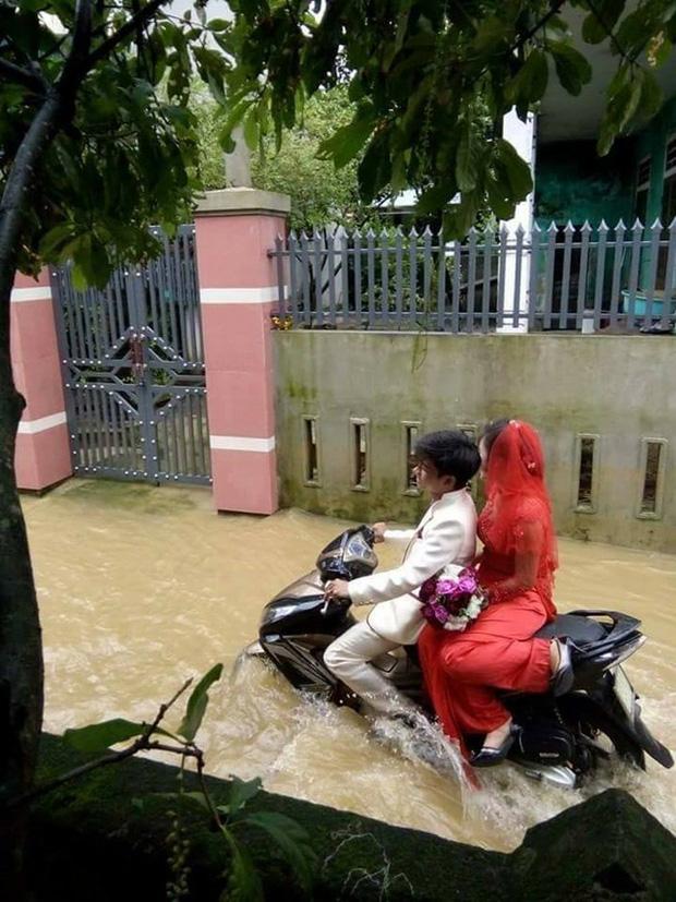 Các phiên bản đám cưới chạy mưa bất chấp khiến cô dâu chú rể nhớ một đời-5