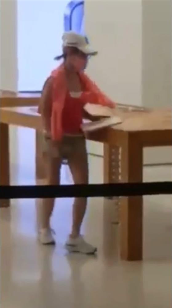 Cô gái đập loạt iPhone, MacBook trong Apple Store vì tức CSKH-1