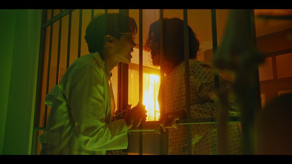 Penthouse 3 tập 4: Seok Kyung từ mặt mẹ, Logan cứu Baek Joon Ki từ trại điên-5