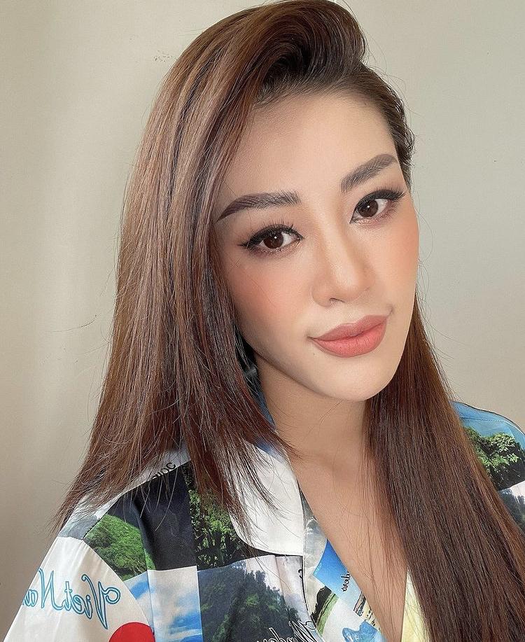 Khánh Vân catwalk bung lụa mừng sắp hoàn thành thời gian cách ly?-5