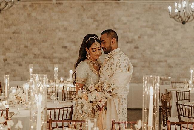 Đám cưới mùa Covid, cô dâu chú rể mặc full áo giáp bảo hộ-4