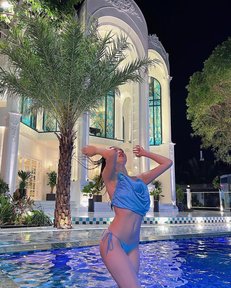 Ngọc Trinh khoe trọn vẹn vòng 3 trong bộ bikini bé bằng nắm tay-9