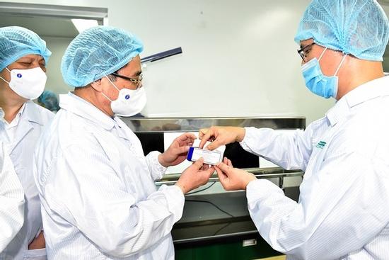Thủ tướng chốt hạn phải có vắc xin phòng Covid-19 sản xuất trong nước