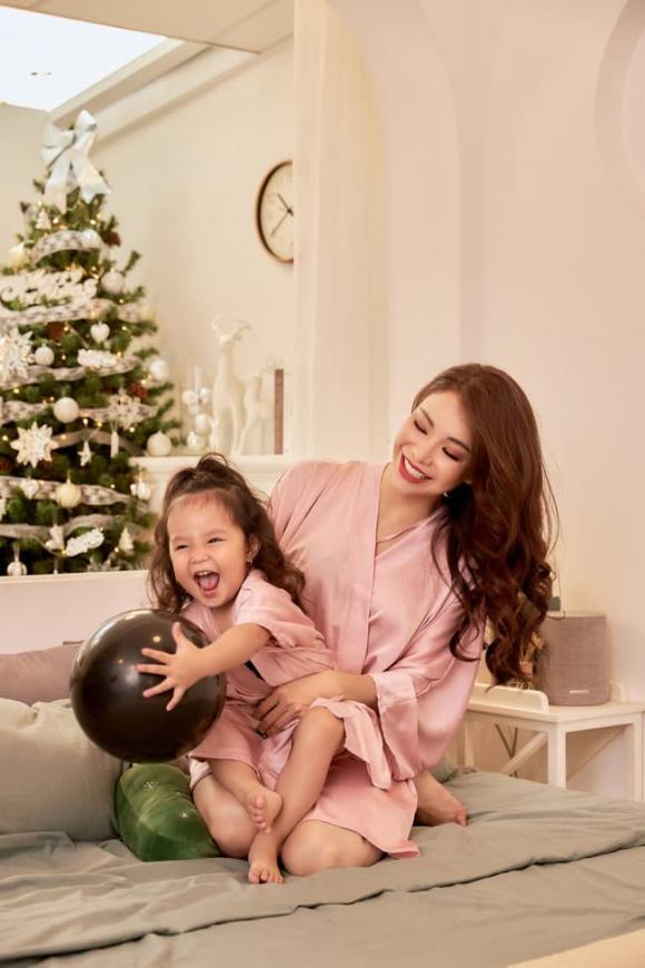 Trà Ngọc Hằng khoe tủ giày khủng của con gái cưng-6