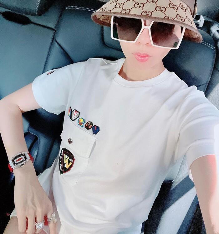 Lâm Bảo Châu bị soi bàn tay hư trên đùi Lệ Quyên-1