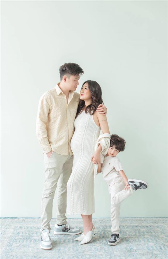 Trang Lou khoe quà sinh nhật tuổi 26 bằng siêu xe hơn 4 tỷ-2